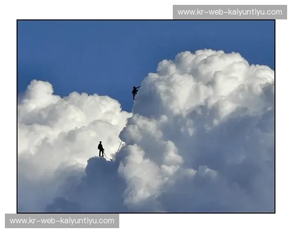 开云体育犯规对比：从现场混乱到云端透明的判罚之道